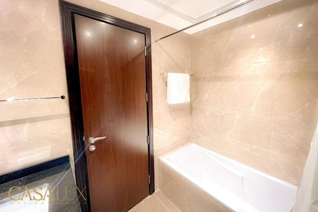Lovely Big Studio W/ Burj Khalifa View In Downtown 迪拜 外观 照片