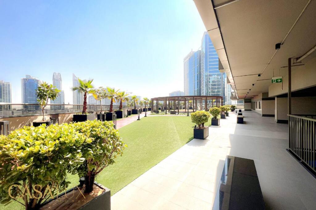 Lovely Big Studio W/ Burj Khalifa View In Downtown 迪拜 外观 照片